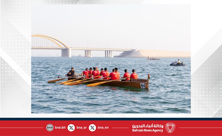 قوارب عمان تهيمن على سباق ناصر بن حمد للتجديف الشعبي في موسم الموروث البحري